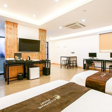 Cygnus Hotel Asan Buitenkant foto