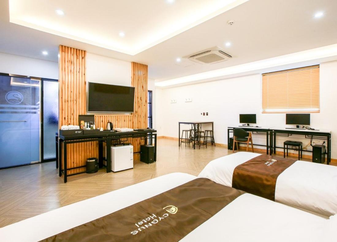 Cygnus Hotel Asan Buitenkant foto