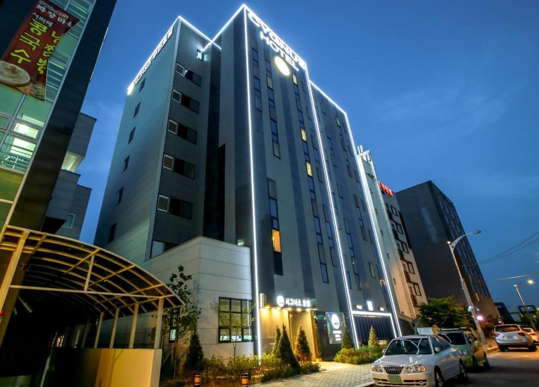 Cygnus Hotel Asan Buitenkant foto