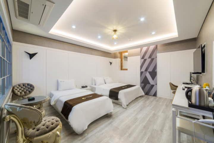 Cygnus Hotel Asan Buitenkant foto