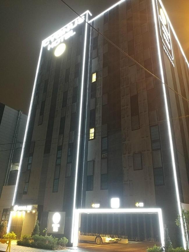 Cygnus Hotel Asan Buitenkant foto